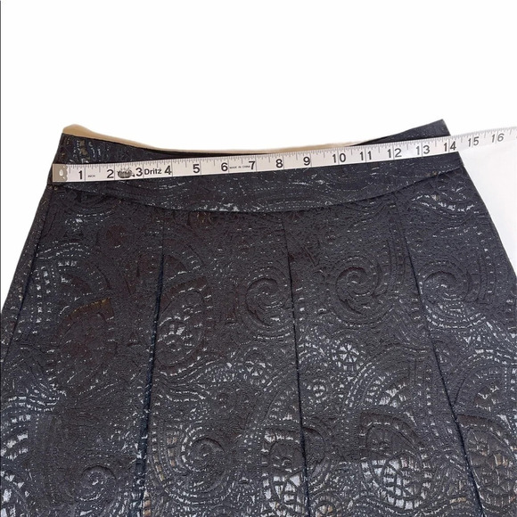 Banana Republic Black Jaquard Print Pleated Skirt - Picture 4 of 7